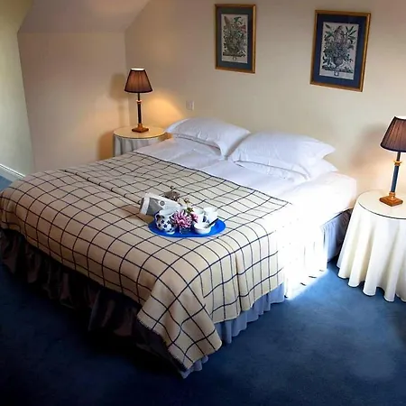 Chateau Sleeps 30 Wifi
